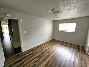 Building Photo - 2421 16th Ave N