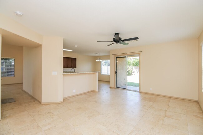 Foto del edificio - 2520 E Sheffield Rd