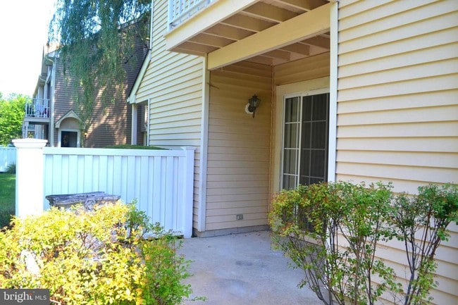 Building Photo - 2205 Wimbledon Way