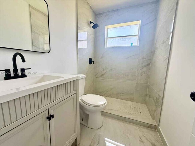 Foto del edificio - 730 SW 5th Ave
