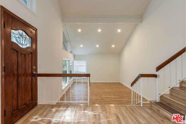 Building Photo - 10227 Autumn Leaf Cir