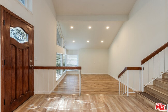 Foto del edificio - 10227 Autumn Leaf Cir