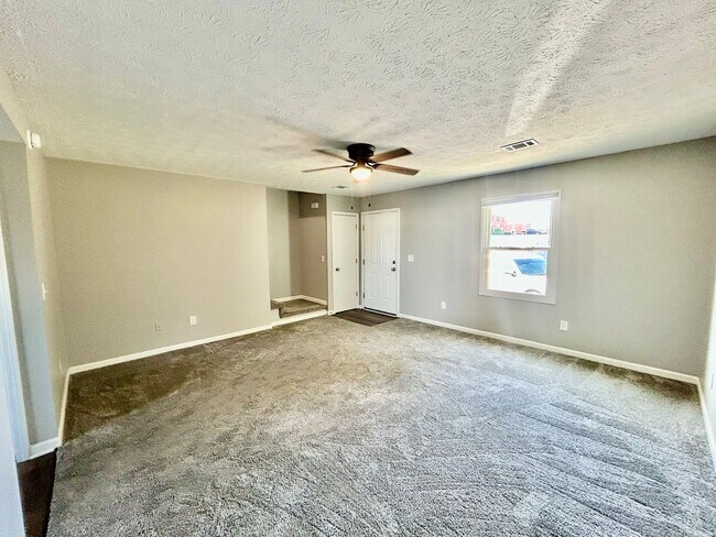 Foto del edificio - September Rent Free! Modern 3BR Apartment ...