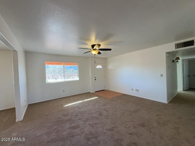 Foto del edificio - 4865 E Kensington St