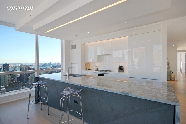 Building Photo - 400 Park Ave S