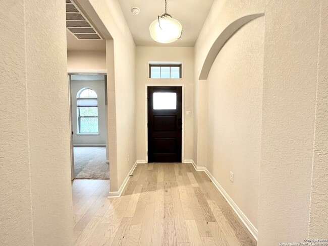 Building Photo - Hill Country Retreat
