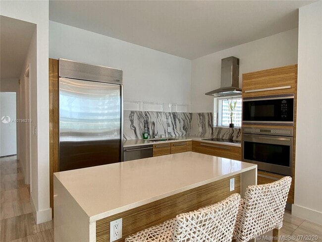 Building Photo - 2020 N Bayshore Dr