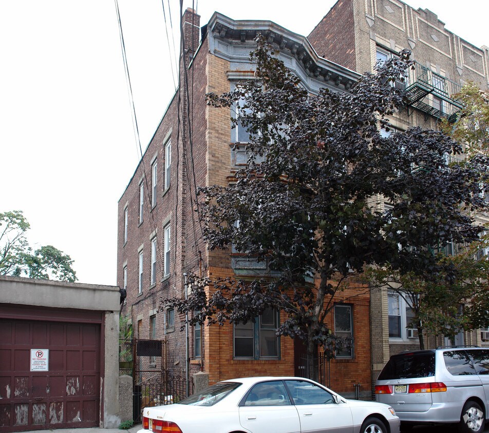 Primary Photo - 307 62nd St