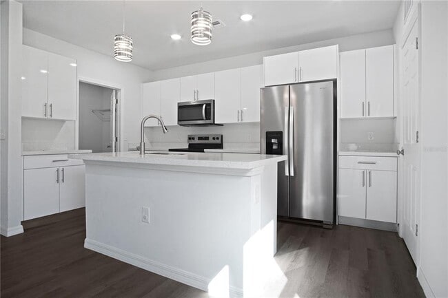 Building Photo - 1311 Hillsborough Ln