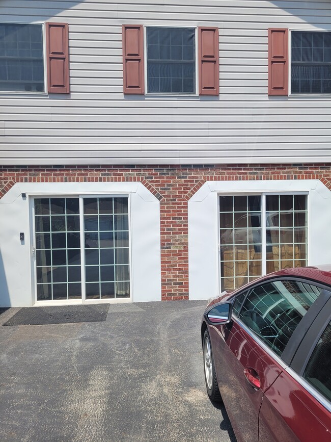 Building Photo - 145 Franklin Ave
