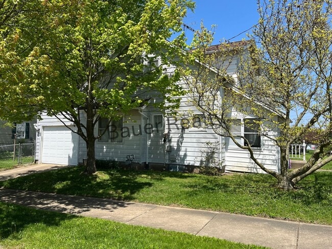 Building Photo - Two Bedroom Near Ashland University