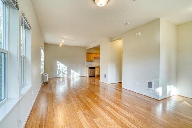 Foto del edificio - 8320 N Princeton St