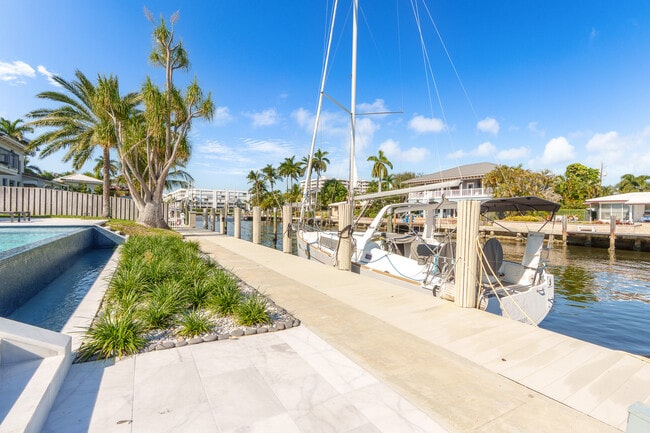 Foto del edificio - 273 Tropic Dr