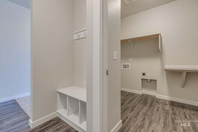 Foto del edificio - 4 Bed 2 Bath in Meridian with 3 Car Garage