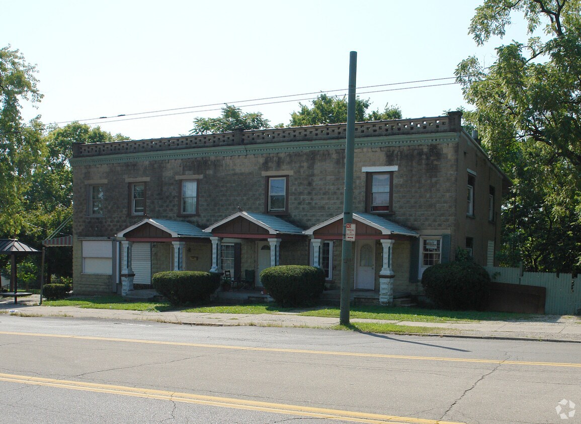 Building Photo - 2700 Lakeview Ave
