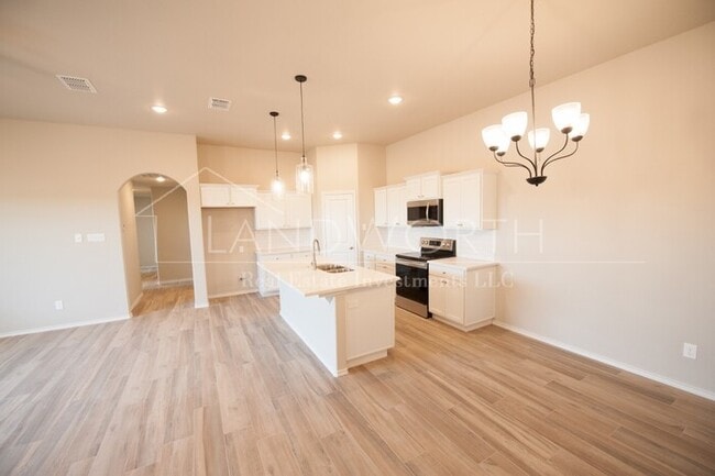 Building Photo - 3/2/2 Beautiful Townhome