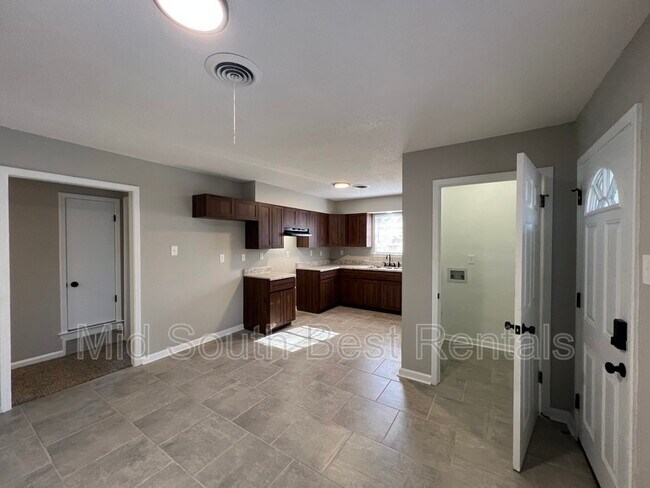 Building Photo - 4025 Mossville St