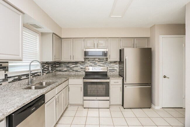Foto del edificio - 8707 N Normandale St