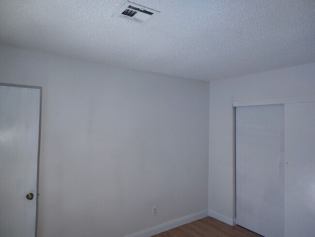 Foto del edificio - Cedar Ave