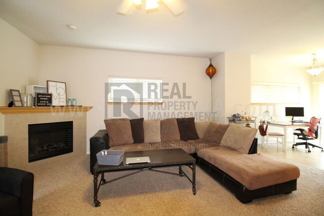 Building Photo - 1617 SW White Birch Cir