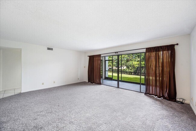 Foto del edificio - 12692 Shoreline Dr