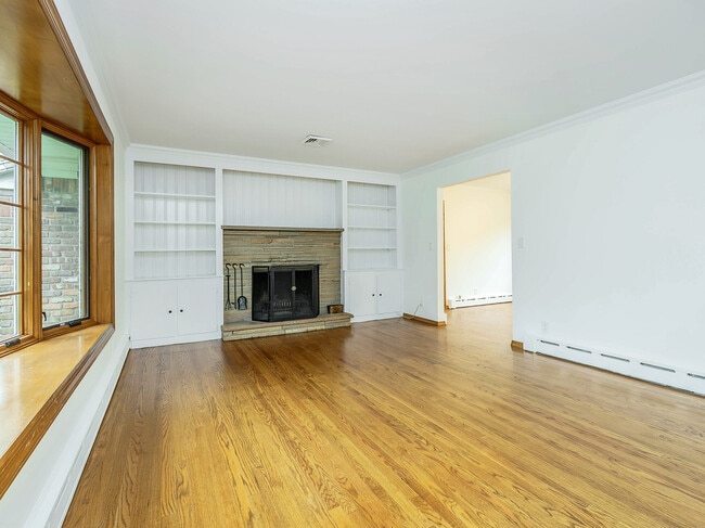 Building Photo - 17 Beechwood Dr