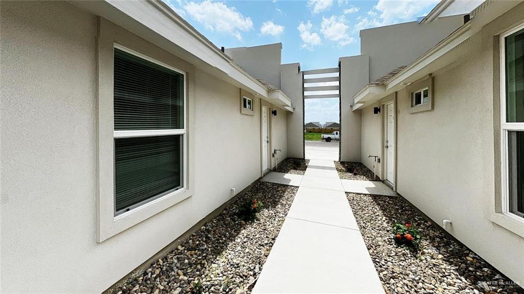 1412 Alta Vista Dr Unit 2, Progreso Lakes, TX 78596 Room for Rent in