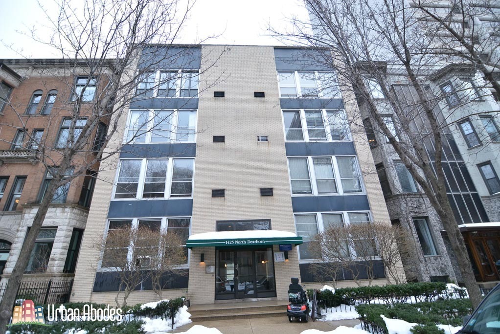 Foto principal - 1425 N Dearborn St