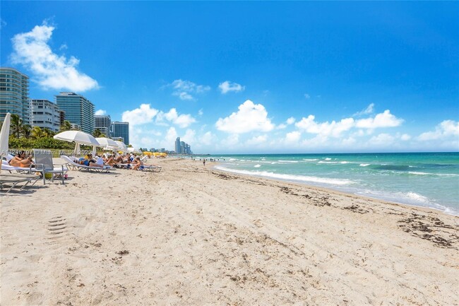 Building Photo - 9801  Collins Ave  8N Ocean Views Bal Harb...