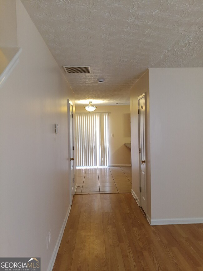 Building Photo - 3049 Fields Dr