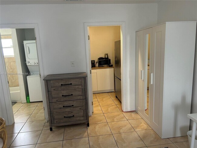 Foto del edificio - 1219 NW 14th Ct