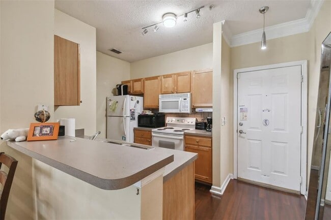 Building Photo - 4207 S Dale Mabry Hwy