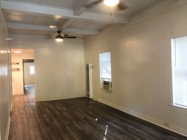 Foto del edificio - **Reserve for SUMMER 2026** - Beautiful Craftsman in Historic Barber District