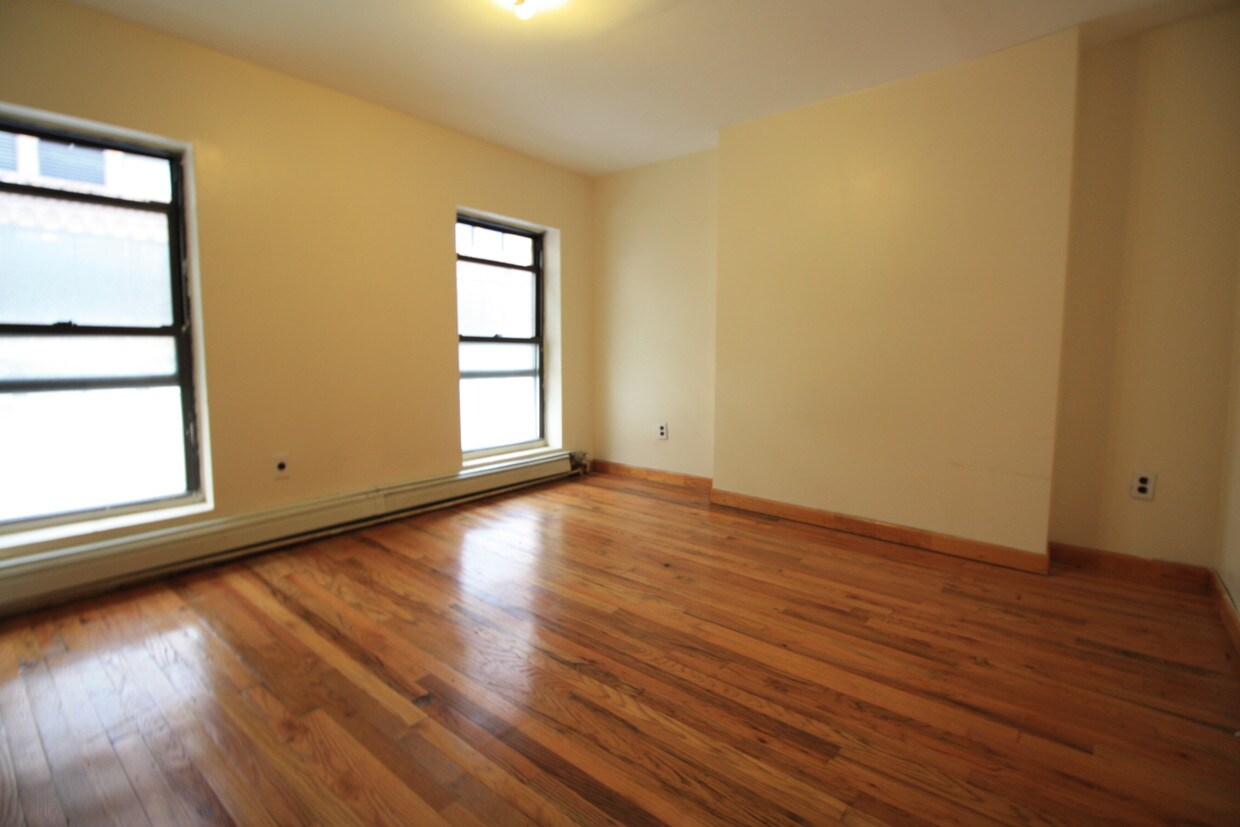 Primary Photo - 369 W 35th St
