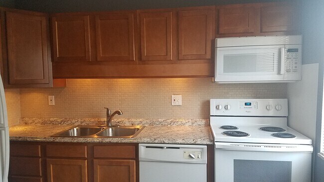 Kitchen - 933 Hollytree Dr