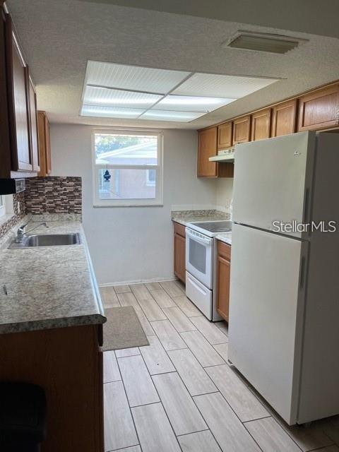 Foto del edificio - 11601 Newell Dr