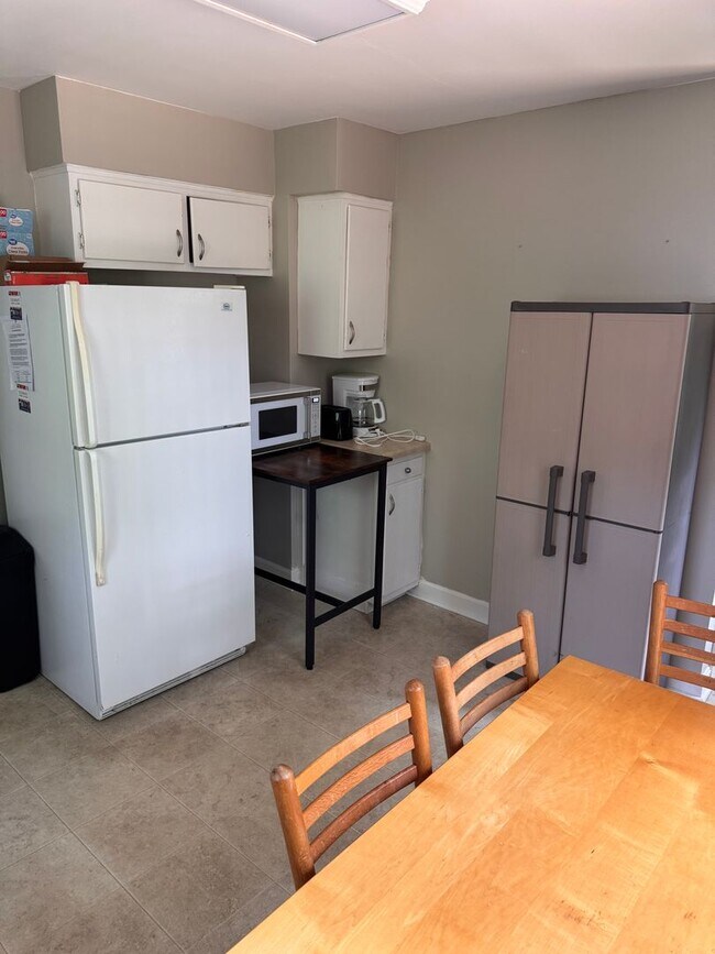 Foto del edificio - 4 Bedroom || 2 Bathroom Single Family Home