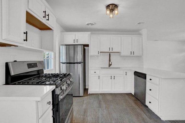 Building Photo - 1511 NE 32nd Ct