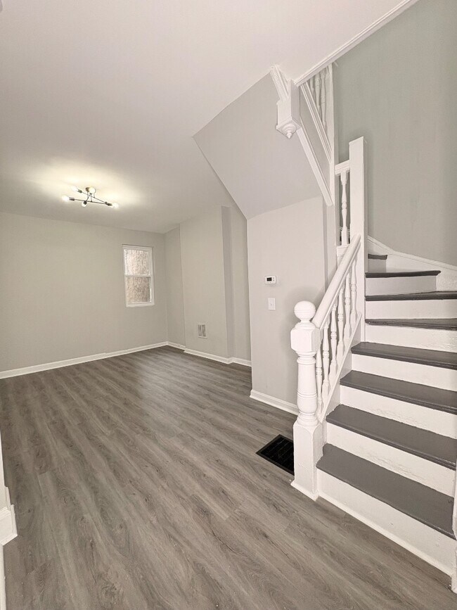 Building Photo - 2356 McCulloh St