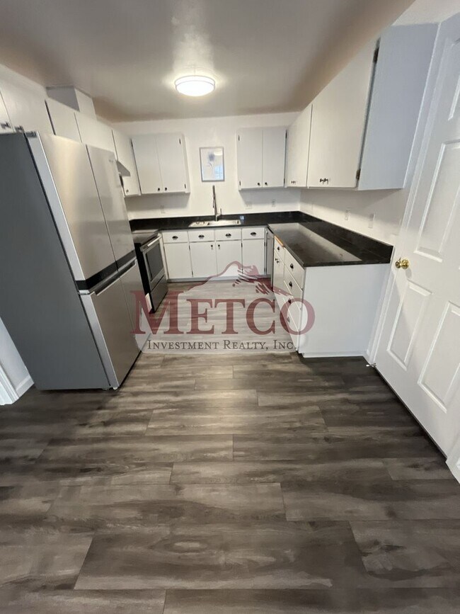 Foto del edificio - Fabulous 3 bed / 2 full Bath Cal Young are...