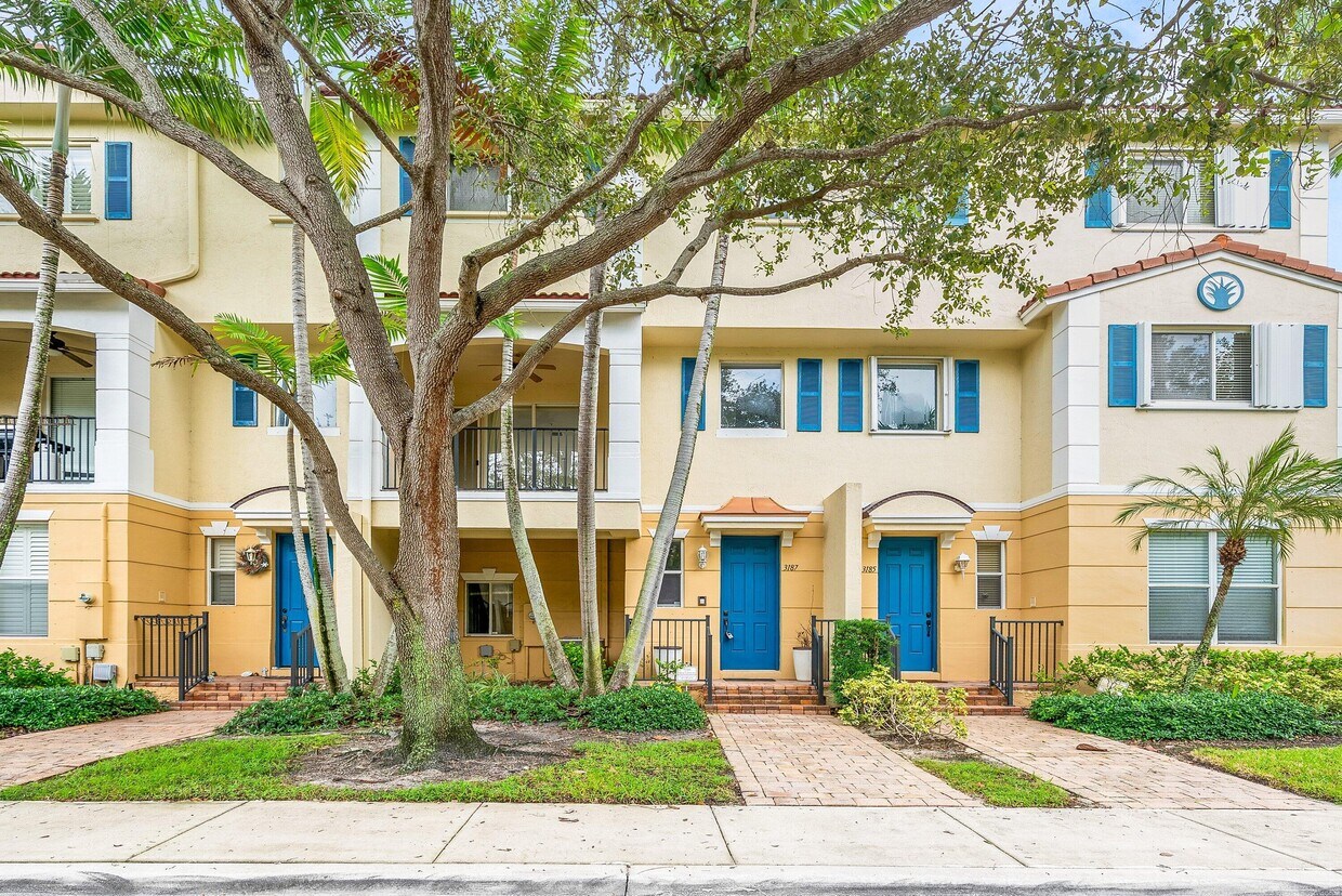 Primary Photo - 3187 N Oasis Dr