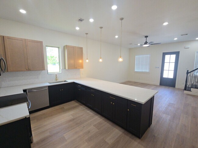 Foto del edificio - 7956 Bonaire St