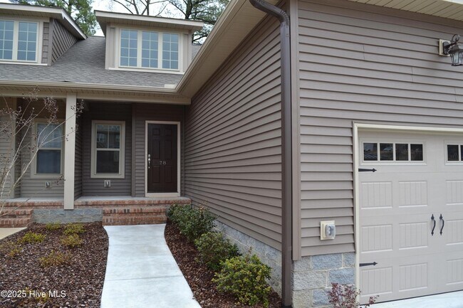 Foto del edificio - 78 Cypress Cir