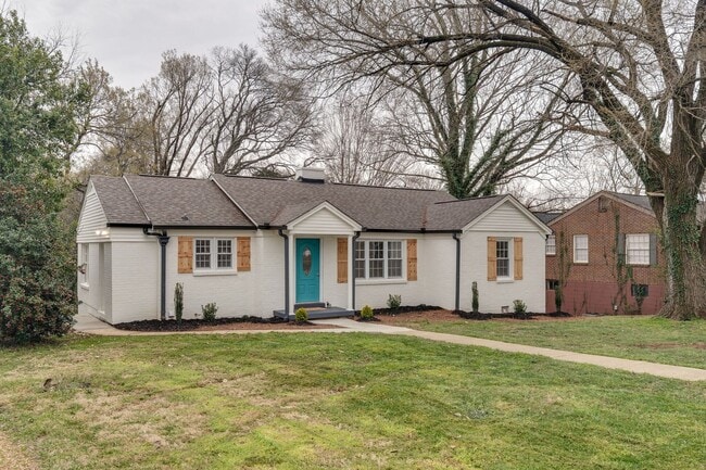 Building Photo - 4 Bedroom, 3 Bath Home w/  1 Car Garage