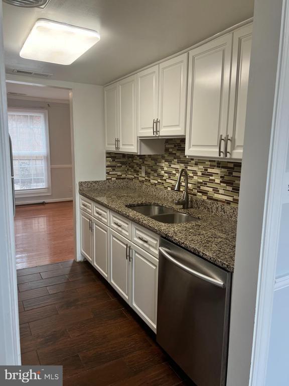 Building Photo - 54 Maple Dr