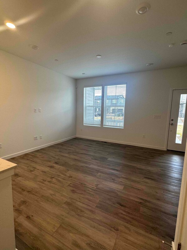 Foto del edificio - 5396 Euclid Dr