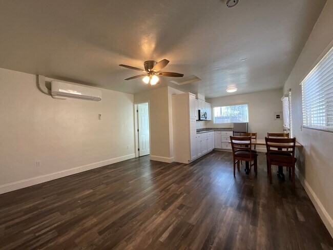 Foto del edificio - 3074 E Terrace Ave