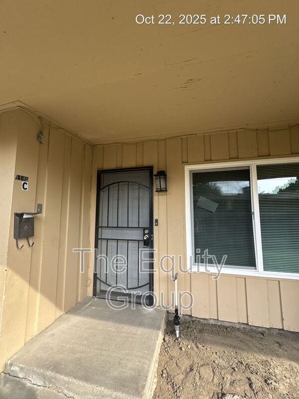 Foto del edificio - 1140 W Tulare Ave