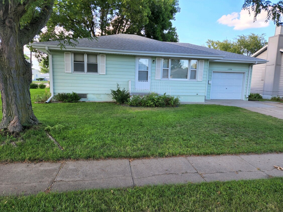 Primary Photo - 1406 E 20th Ave