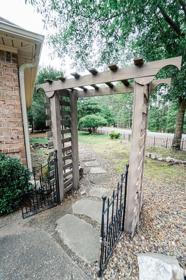 Building Photo - 2000 Square feet, of gorgeous living space in Hot Springs Village.